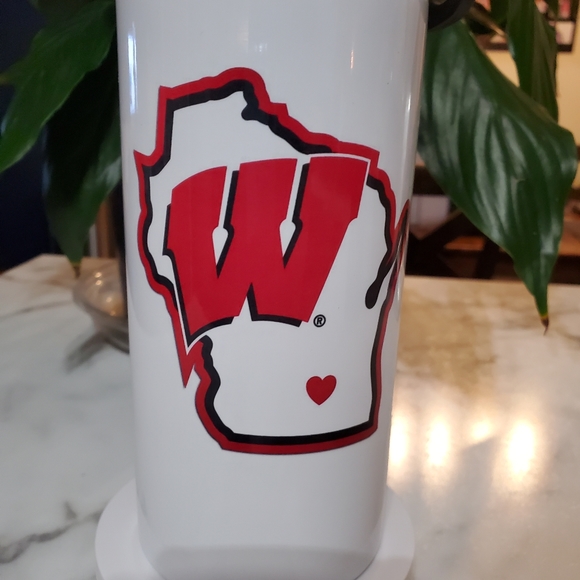 Wisconsin Badgers Bucky Badger 32oz Hydro Handle Bottle Tumbler 💜sale - Picture 8 of 9